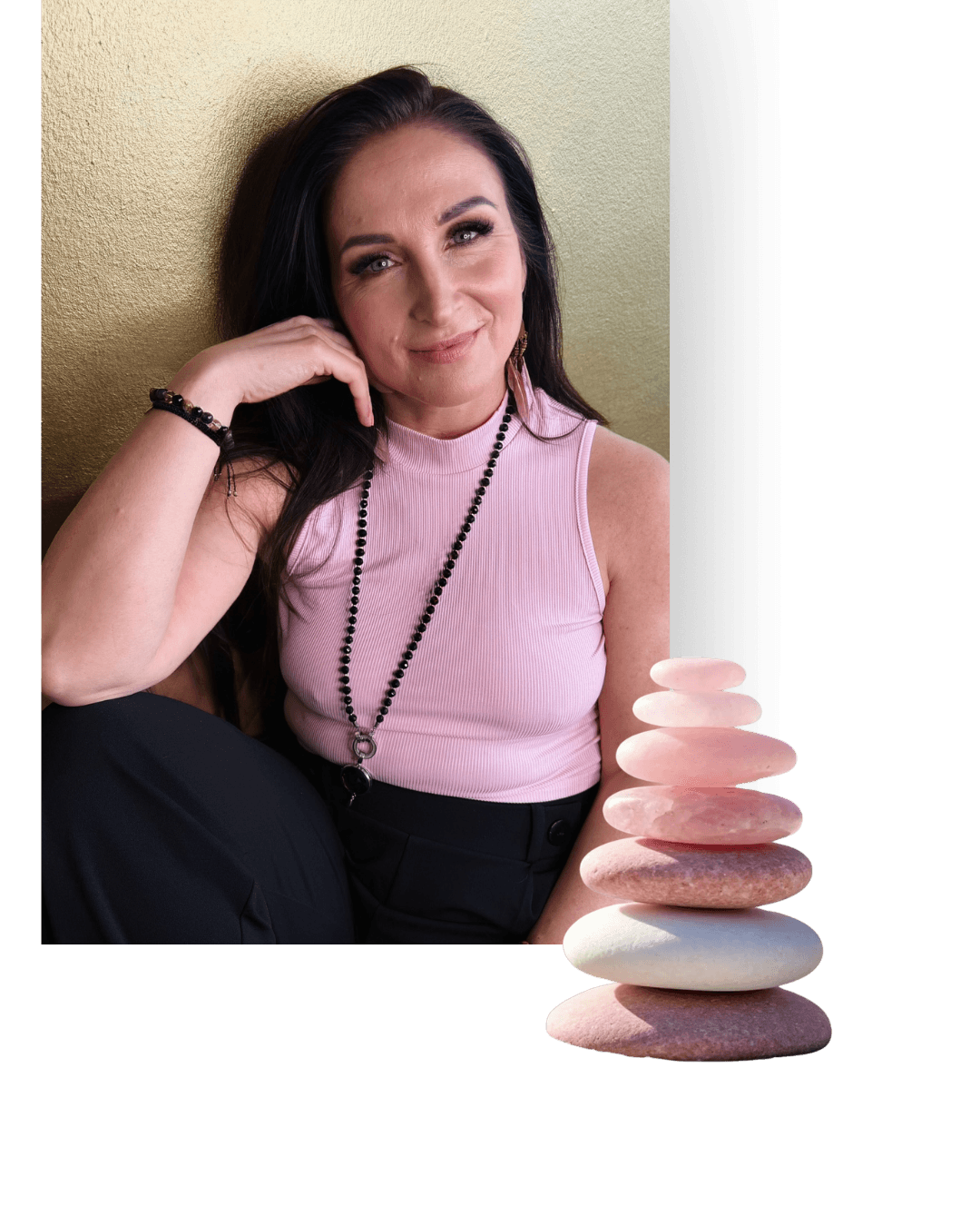 Katrin, Heilpraktikerin für Psychotherapie und Release Coach, lächelt in die Kamera.